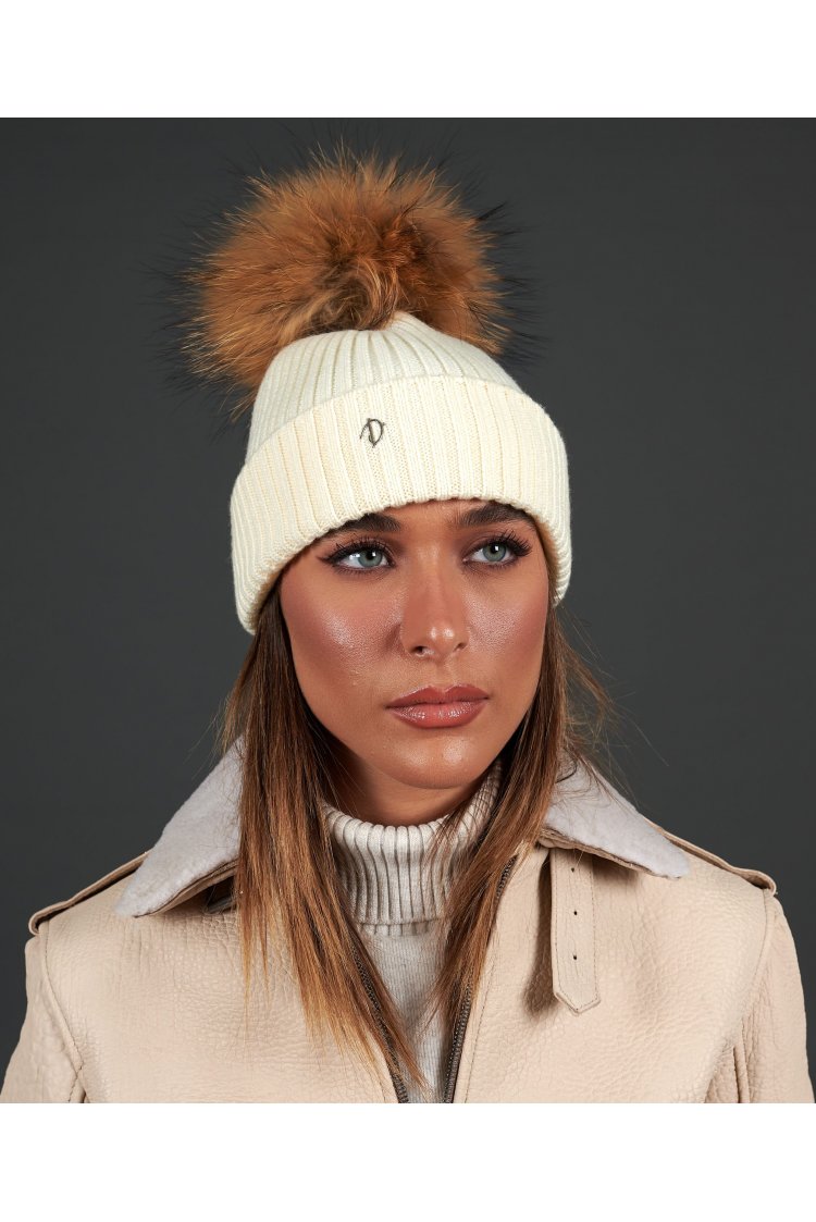 Cappello in lana panna con pompon in pelliccia colore naturale