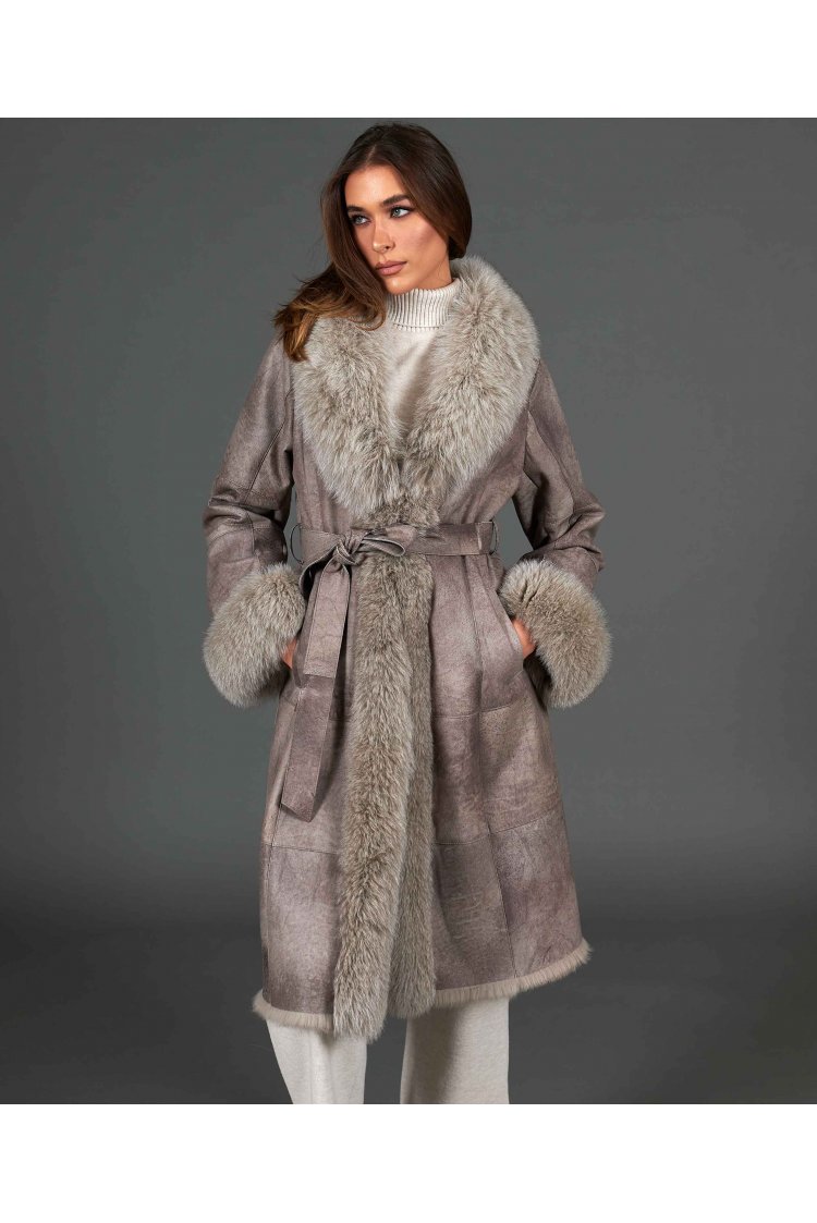 Cappotto in pelliccia di lapin nappato grigio con collo in volpe