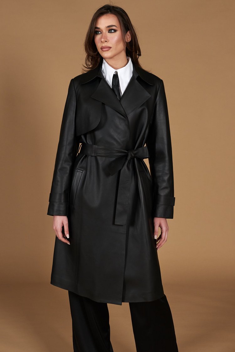 Cappotto in pelle nera...