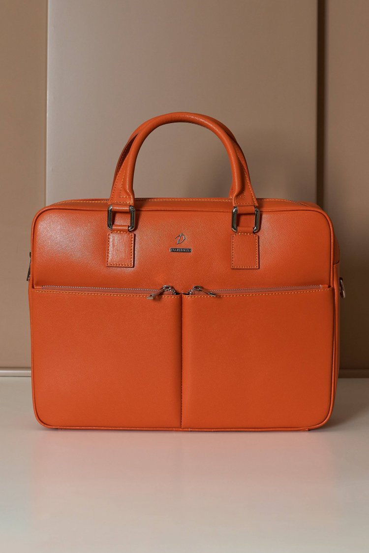 Borsa Ventiquattrore in pelle di vitello arancio saffiano doppia tasca