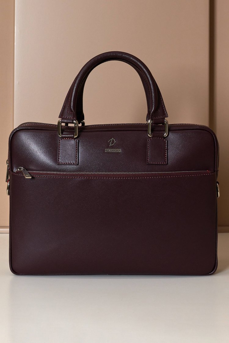 Borsa Ventiquattrore in pelle di vitello bordeaux saffiano tasca zip