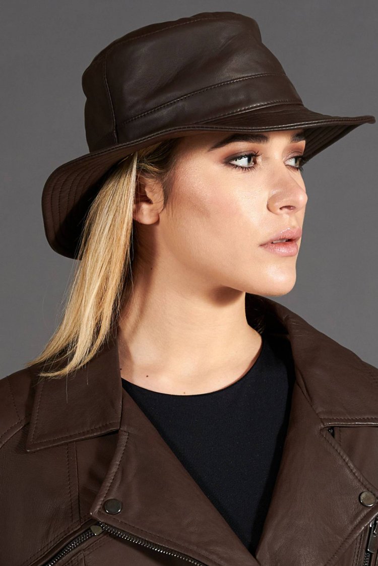 Cappello da donna in pelle testa di moro stile secchiello