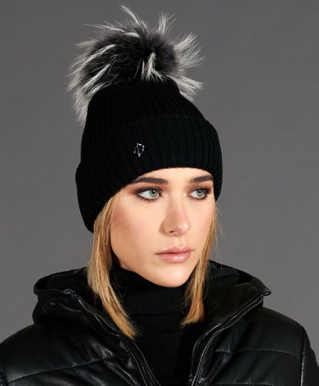 Cappello in lana nera con pompon in pelliccia nero panna