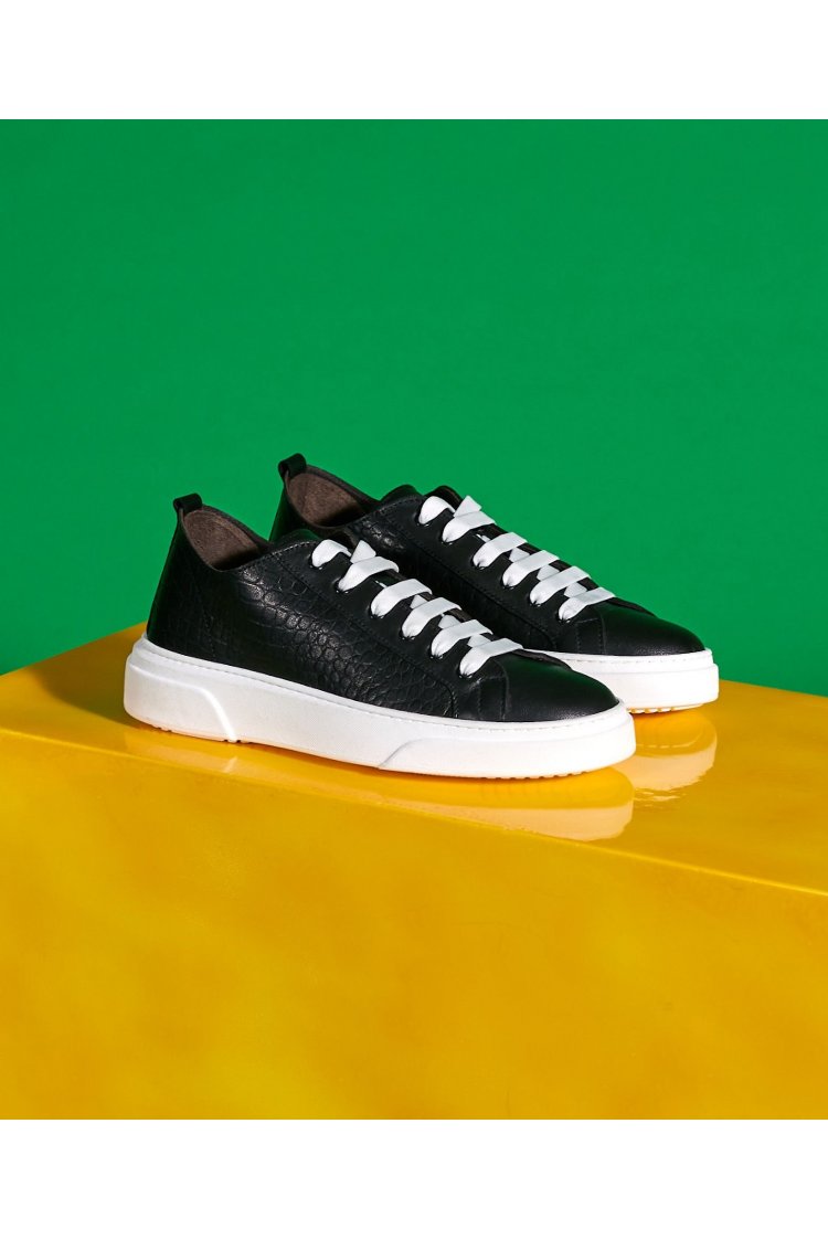 Sneakers in pelle nera...