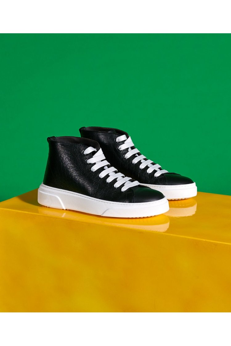 Sneakers alta in pelle nera...